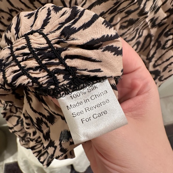 Parker 100% Silk Leopard Print Blouse - Picture 4 of 7